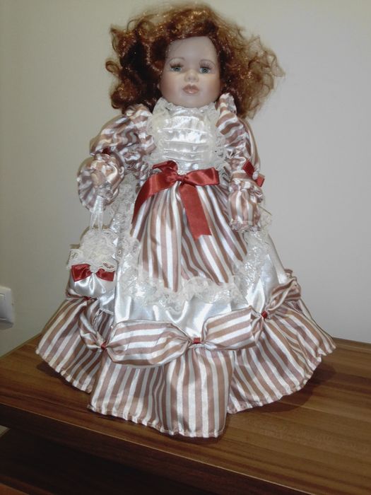 Bonecas de porcelana estão novas  como se vê nas fotos