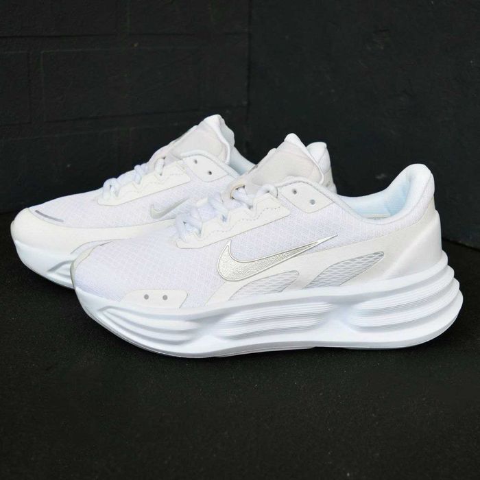 Nike Shield Comfort Ride White білі кросівки жіночі найк кроссовки кросовки