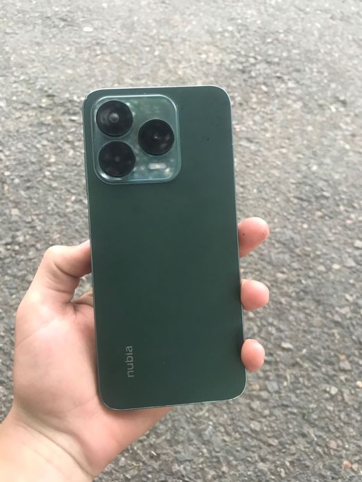 Телефон:Nubia V70 256/8+12