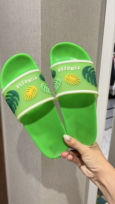 Шльопки літнє взуття