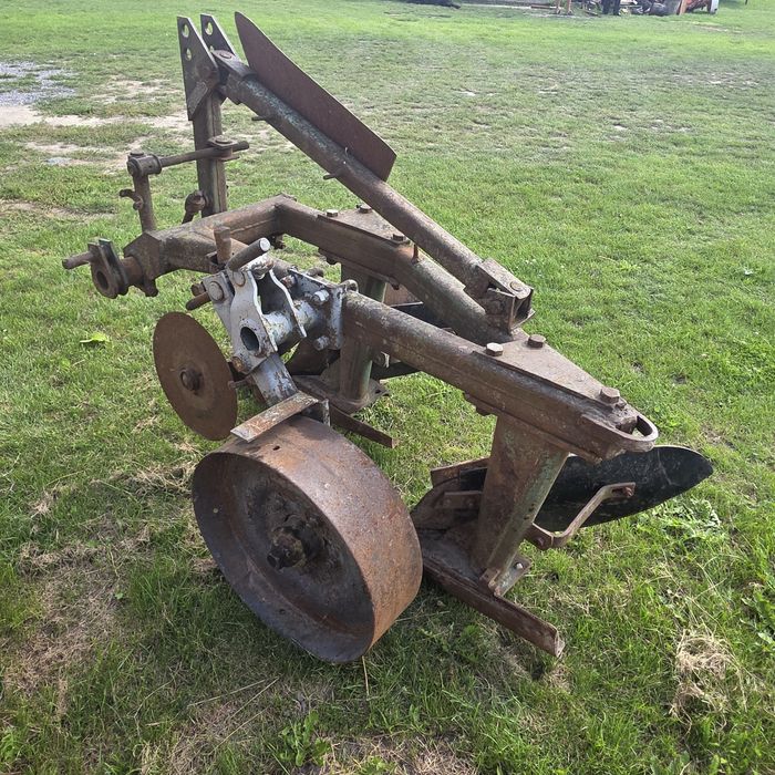 Плуг 2 корпусний Польський