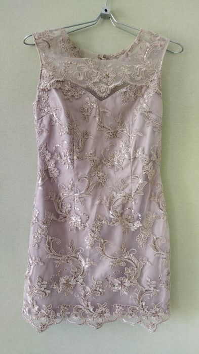 Випускне плаття прилеглого селуету