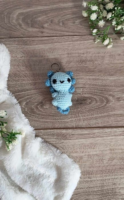 Zestaw breloków aksolotl na szydełku