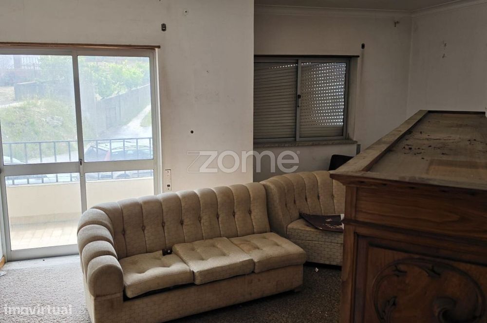 Apartamento T3 com garagem | São Martinho do Bispo | Para remodelar
