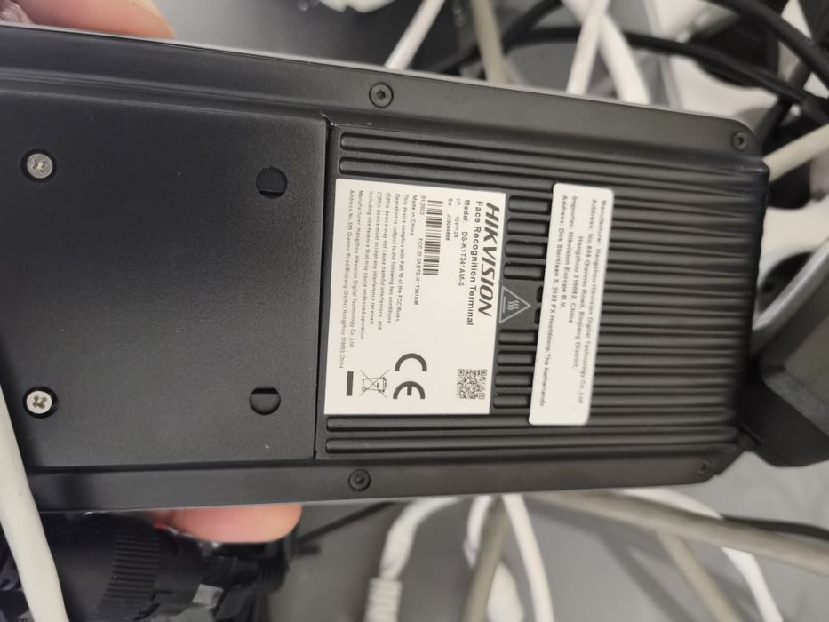 Controlo de acessos Hikvision com fechadura  elétrica
