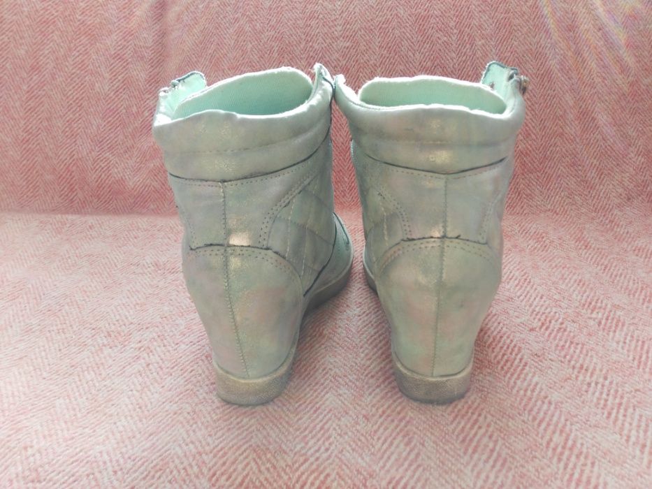 połyskujące, jasno niebieskie sneakersy rozm.36