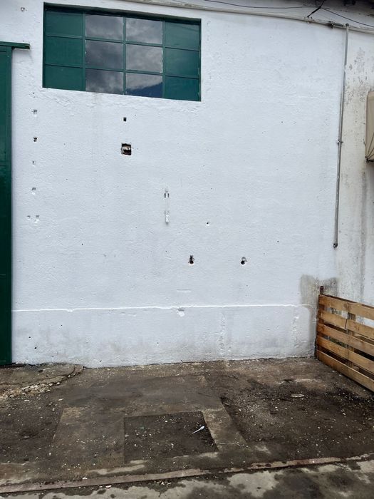 Alugo espaço seguro para Caravana com agua, luz e internet. A 50m estaçao comboios