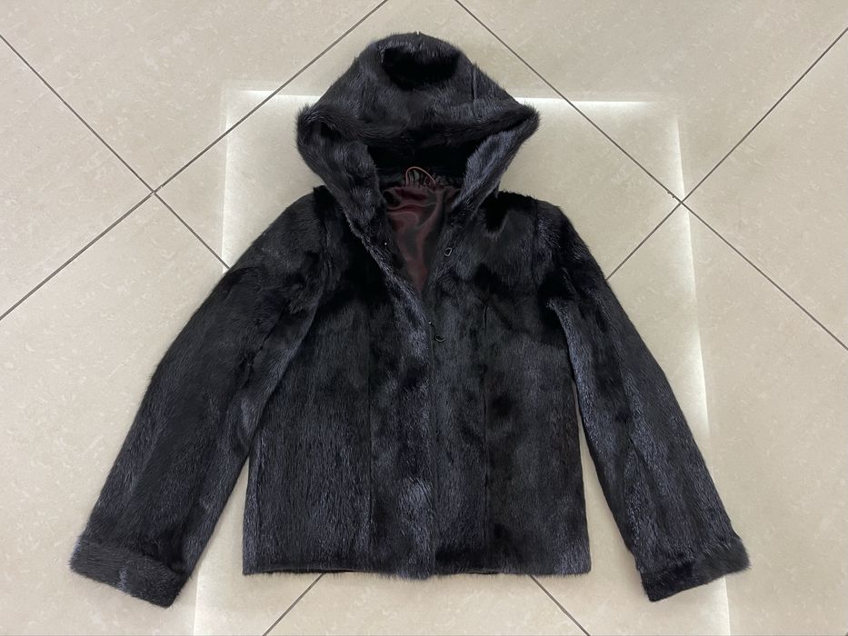 Норкова шубка з капюшоном