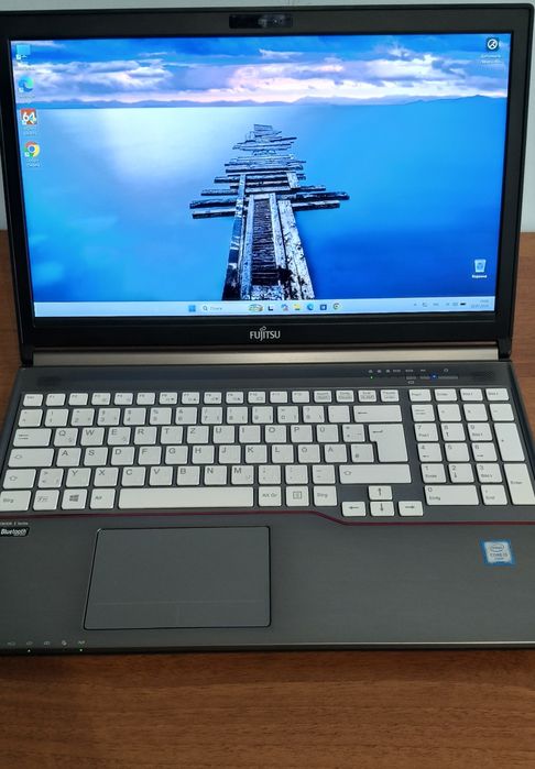 Fujitsu E756 "15.6" Intel Core i3, ОЗУ-8гб-DDR4, SSD-240gb