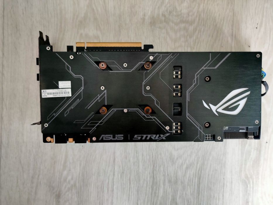 Отличная ASUS ROG GTX 1070 8 Гб на уровне 1660 super Обслужена