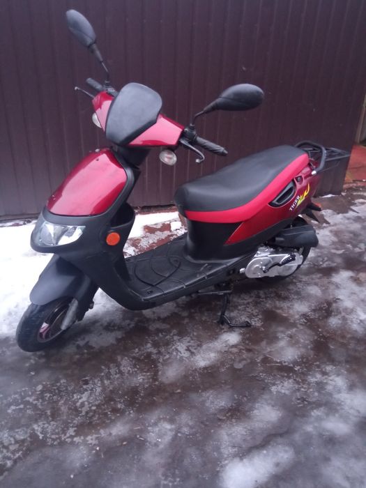 Скутер мопед дырчик мотороллер.