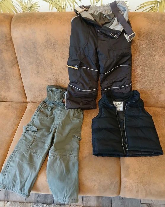 zestaw spodni i bezrękawnik dla chłopca rozmiar 104-110