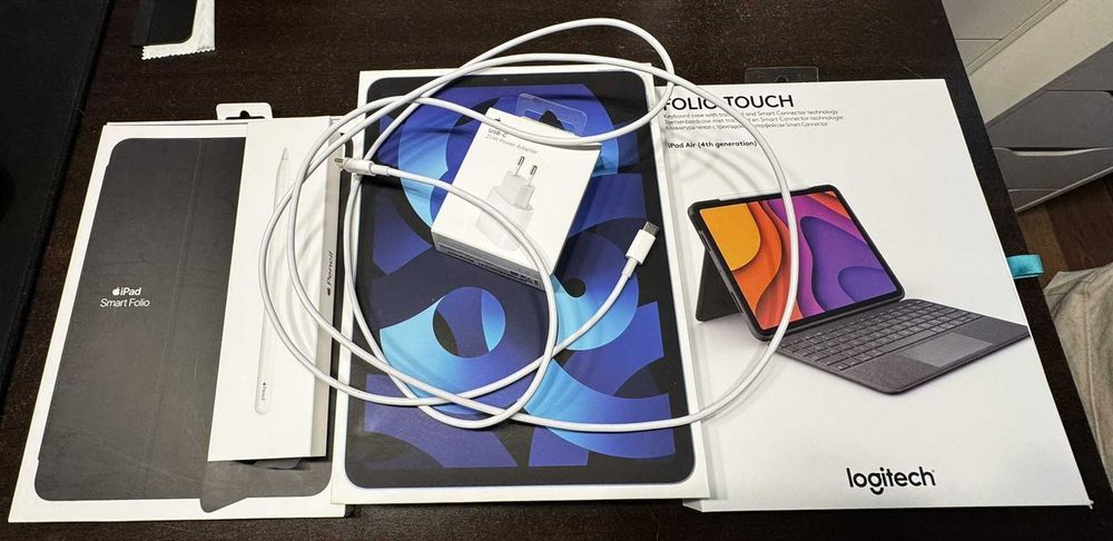 iPad Air Wi-Fi + Cellular 256 GB Blue (5th Gen) + Apple Pencil 2 + Logitech Folio Touch + Smart Folio