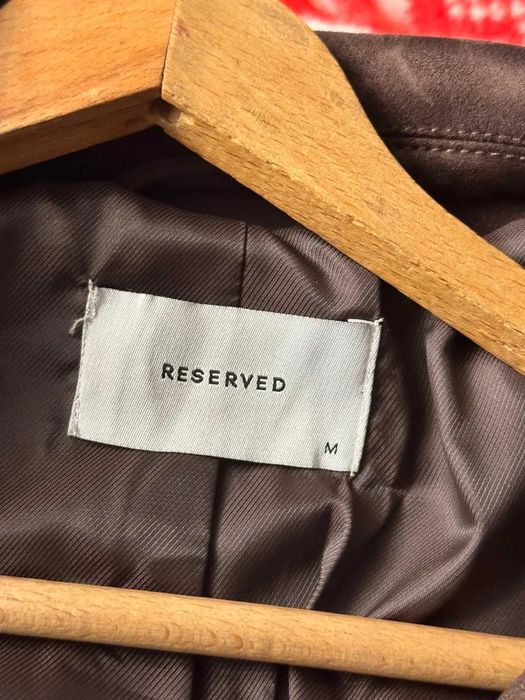 Brązowy czekoladowy trencz płaszcz imitacja zamszu Reserved