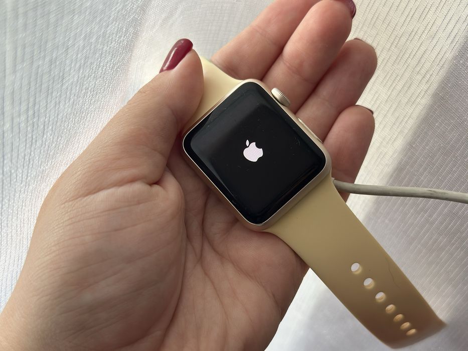 Apple Watch series 1 38 mm gold aluminum смарт годинник
