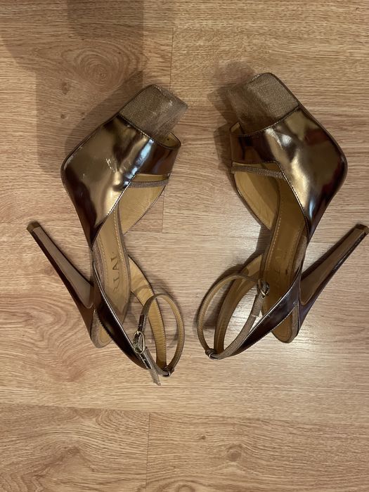 Босоножки Aperlai