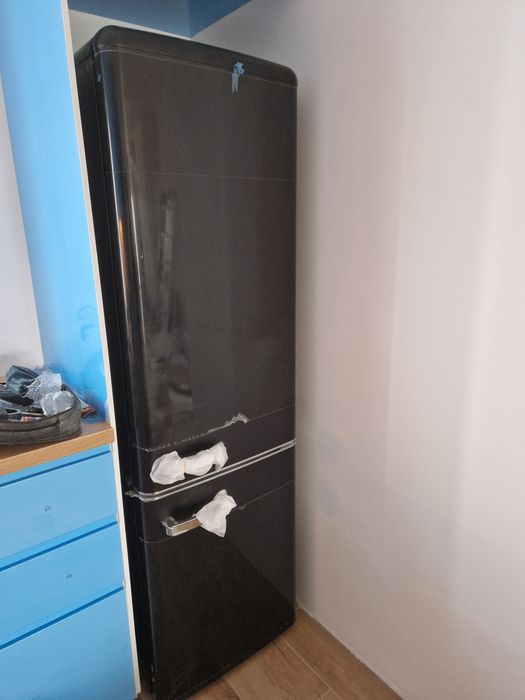 Frigorífico novo retro vintage preto Create com fatura