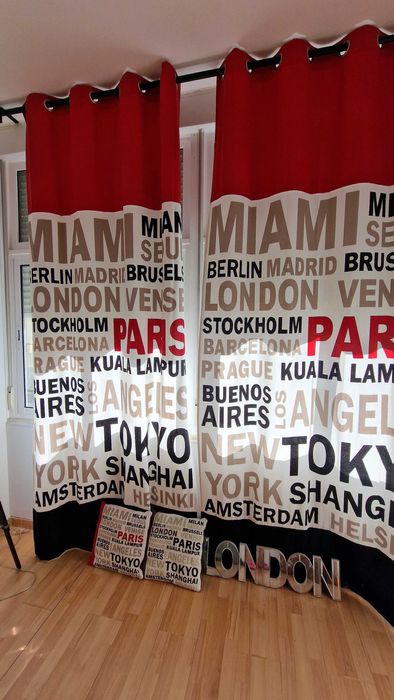 Cortinas de quarto Nomes de cidades e almofadas