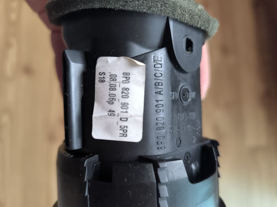 Kratka nawiewu Audi A3 8P