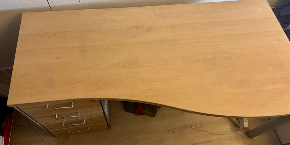 Secretaria de escritório em Faia