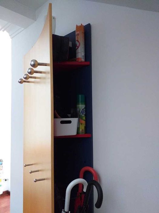 Bengaleiro de parede com prateleiras – bom estado