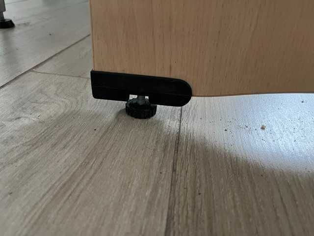Biurko z regulowaną wysokością