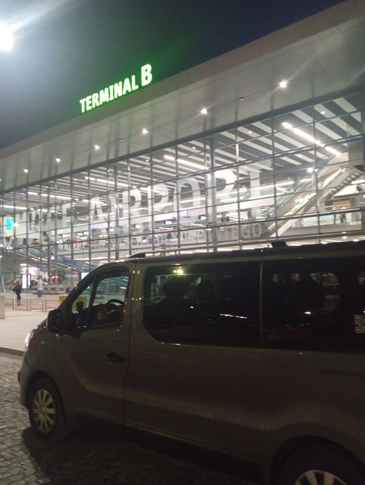 Wynajem bus 9 os z kierowcą transport lotnisko transfer przewóz osób