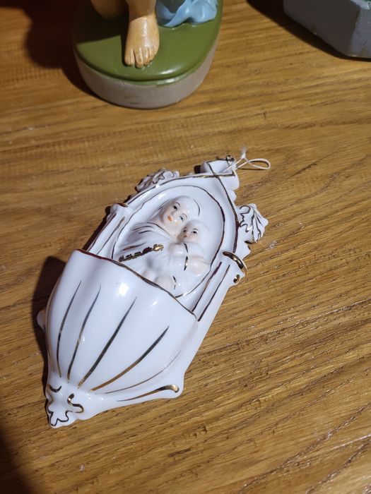 Porcelanowa kropielnica Maryja Matka Boża z dzieciątkiem Jezus