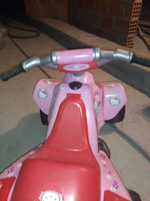 Moto Quatro a bateria para criança dos 2 até aos +4 anos.