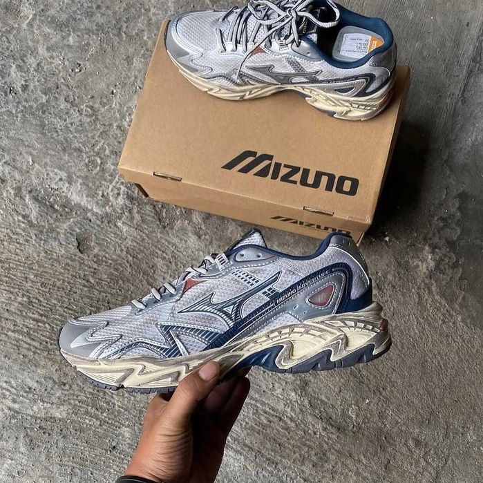 Топові зручні кросівки -  Mizuno Adventure Grey White