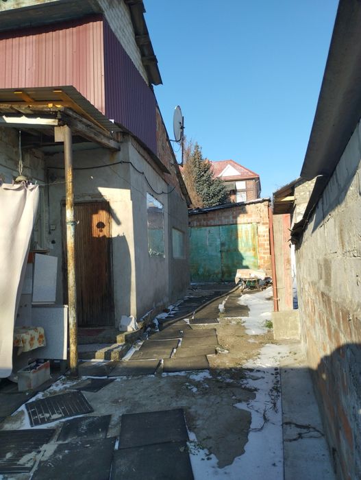 Дом, Днепр, район ниже Диита.