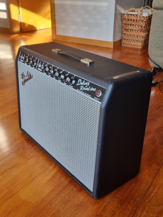 Fender Deluxe Reverb 65 amplificador a válvulas