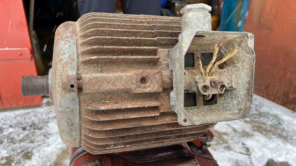 Двигун асинхронний 3 фазний (підійде під генератор)