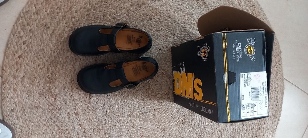 Dr. Martens sandália.  Tam.38