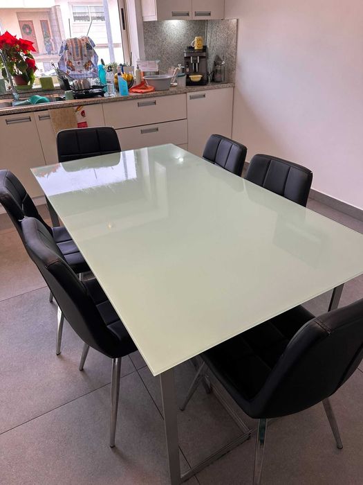 Mesa e 6 cadeiras