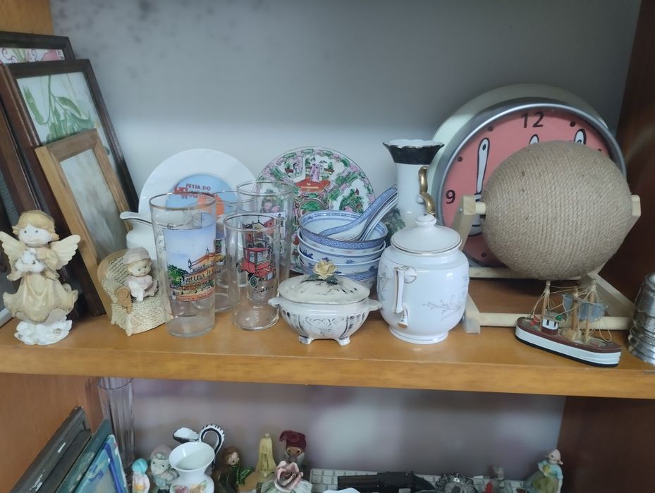 Various Decorative Items469005775741931524