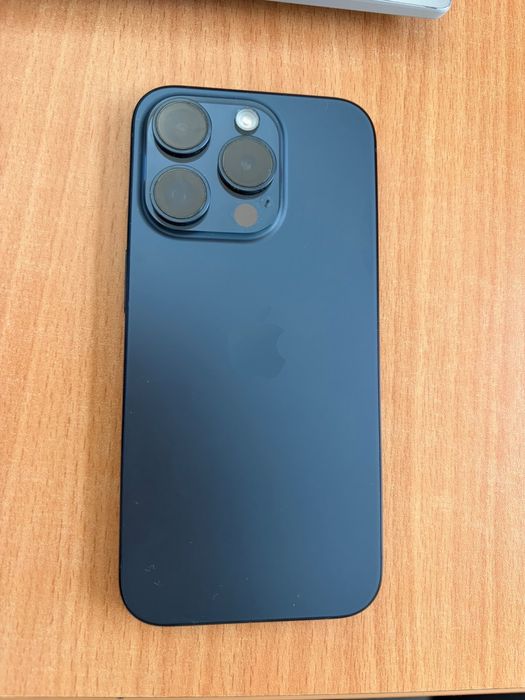 Iphone 15 pro  azul