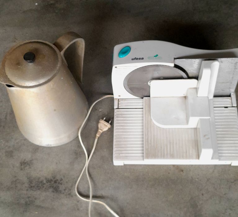 Máquina de cortar Fiambre.. cafeteira 5 litros
