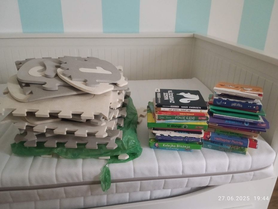 Tablica manipulacyjna Julia plus puzzle piankowe plus ksiazeczki