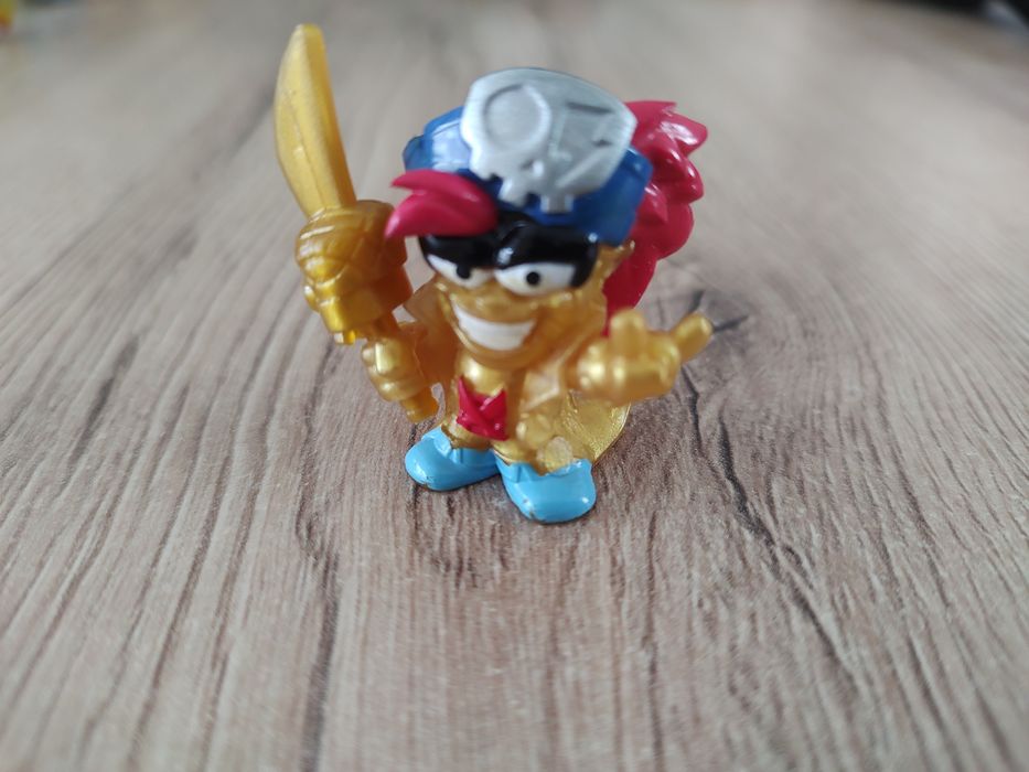 Figurka Piratix I seria - kapitan Tina Thunder