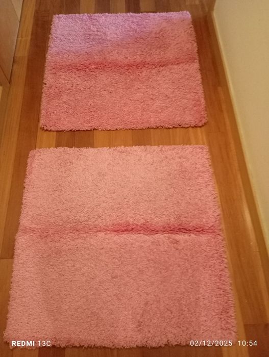 Tapetes quadrados de pelinho