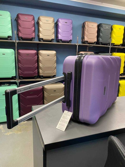 Валіза від Польського виробника Wings чемодан, склад-магазин (В09)