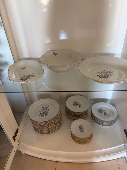 Complete Set of Tableware477157762731888641
