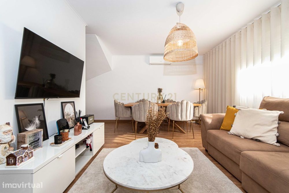 Apartamento T3 Duplex Totalmente Remodelado – Santa Clara