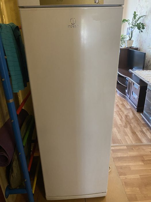 Морозильна камера Indesit