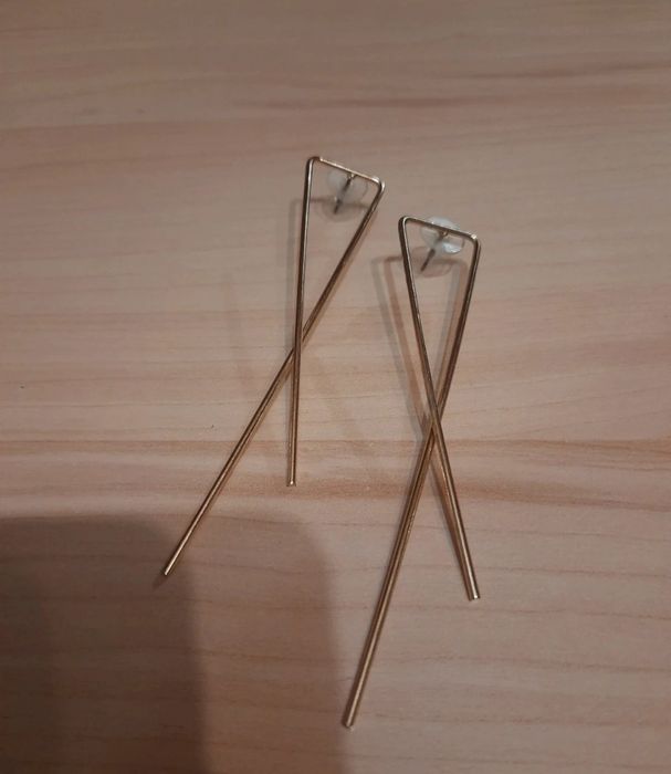 Kolczyki o kolorze złotym