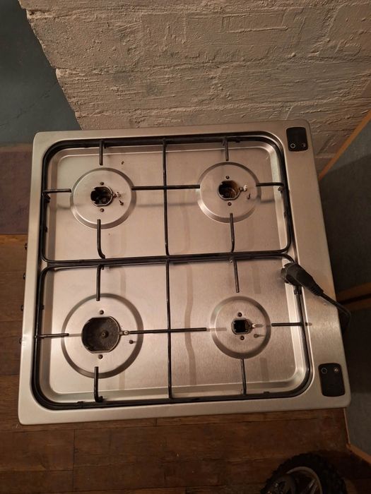 Kuchenka gazowo-elektryczna z elektrycznym piekarnikiem