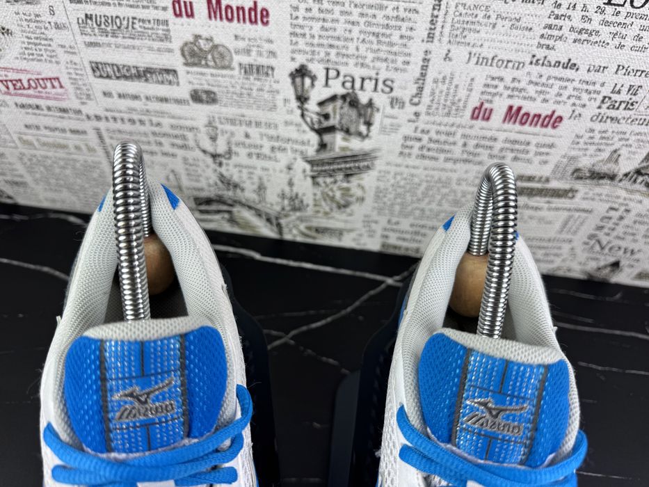 Кросівки Mizuno Wave Twister Розмір 37 Взуття