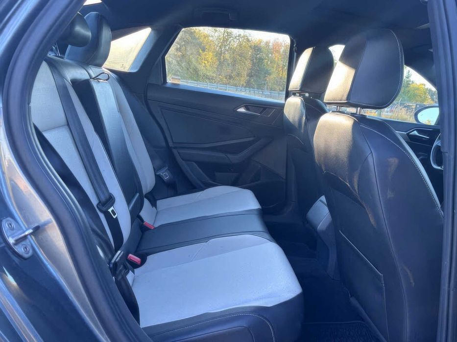 Volkswagen Jetta R-Line      2019