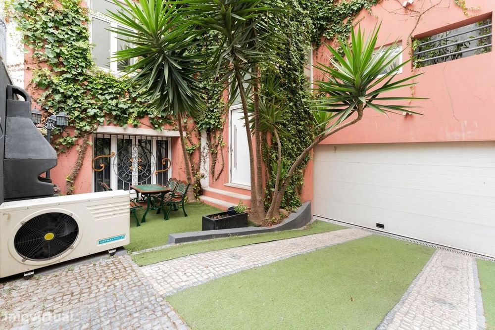 Moradia T4 + 1 com piscina, Pena, Lisboa